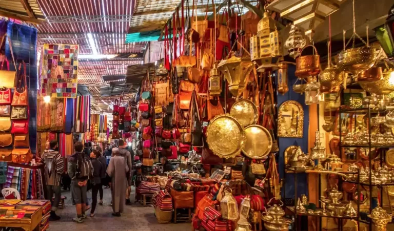 Le secteur touristique marocain : Croissance, défis et solutions pour un avenir durable Le secteur touristique marocain : Croissance, défis et solutions pour un avenir durable
